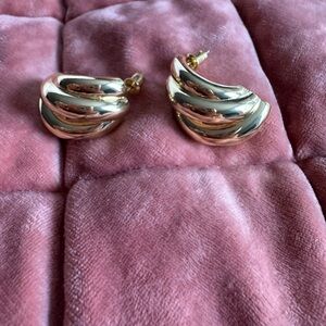 Elegant Gold-Tone Hoop Earrings